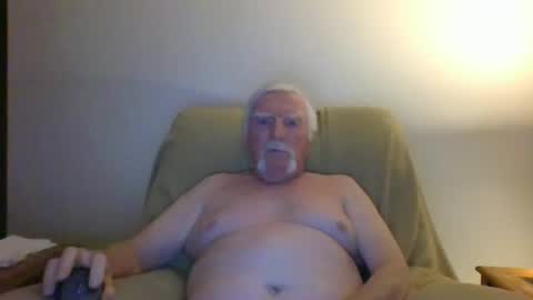 Snapshot of capecod21 chatting on 01.01.25 capecod21 online show from 01.01.25