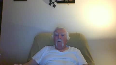 Snapshot of capecod21 chatting on 01.19.25 capecod21 online show from 01.19.25