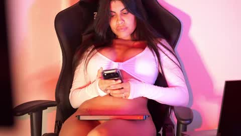 Snapshot of capriciousqueen chatting on 05.27.26 Miyah online show from 05.27.26