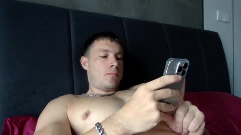 Snapshot of capt_oliver chatting on 12.24.24 follow my twitter online show from 12.24.24