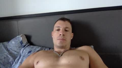 Snapshot of capt_oliver chatting on 03.12.25 follow my twitter online show from 03.12.25