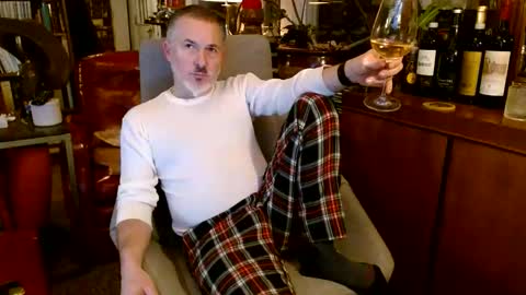 Snapshot of captian_rich chatting on 12.20.25 captian_rich online show from 12.20.25