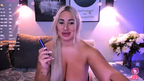 Snapshot of cara__harris chatting on 02.11.25 . . online show from 02.11.25