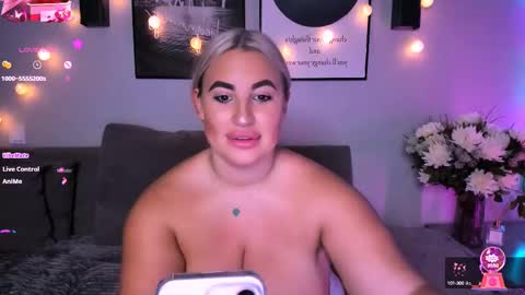 Snapshot of cara__harris chatting on 02.13.25 . . online show from 02.13.25