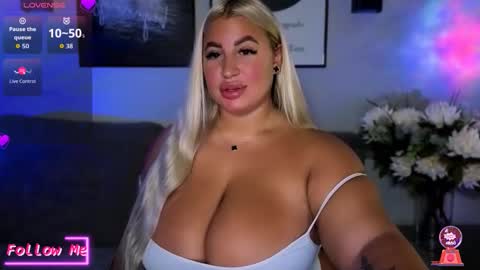 Snapshot of cara__harris chatting on 09.30.25 . . online show from 09.30.25