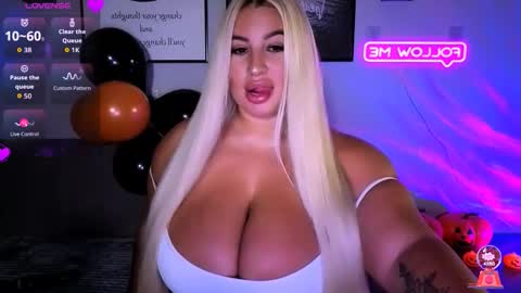 Snapshot of cara__harris chatting on 10.29.25 . . online show from 10.29.25