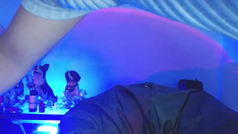 Snapshot of caraenaranja chatting on 10.25.25 Amy online show from 10.25.25