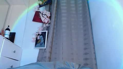 Snapshot of caraenaranja chatting on 11.08.25 Amy online show from 11.08.25