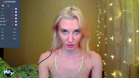 Snapshot of caramel_pie_ chatting on 12.15.24 caramel online show from 12.15.24
