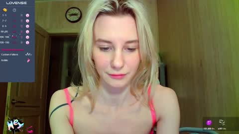 Snapshot of caramel_pie_ chatting on 02.12.25 caramel online show from 02.12.25