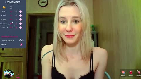 Snapshot of caramel_pie_ chatting on 02.15.25 caramel online show from 02.15.25