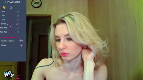 Snapshot of caramel_pie_ chatting on 02.24.25 caramel online show from 02.24.25