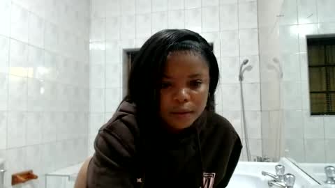 Snapshot of caramelbbe chatting on 06.14.26 fifi online show from 06.14.26
