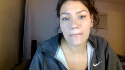 Snapshot of caramelmami26 chatting on 01.08.25 caramelmami26 online show from 01.08.25