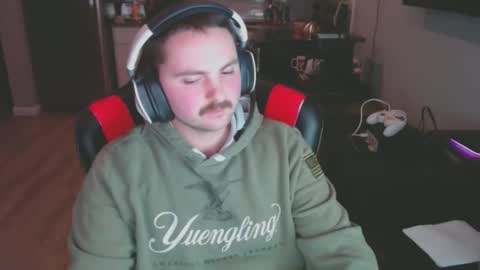 Snapshot of cardi_beans chatting on 02.12.25 cardi_beans online show from 02.12.25