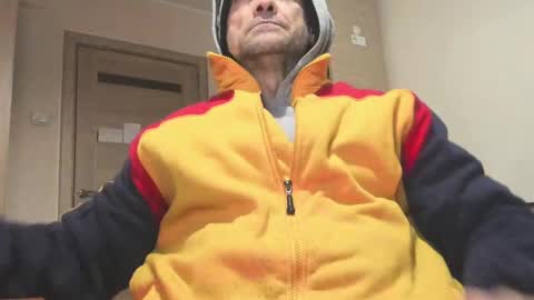 Snapshot of carin_the_body chatting on 02.18.25 Laz online show from 02.18.25