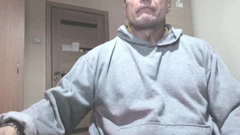 Snapshot of carin_the_body chatting on 02.18.25 Laz online show from 02.18.25