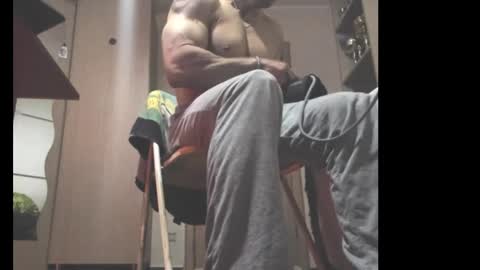 Snapshot of carin_the_body chatting on 10.16.25 Laz online show from 10.16.25