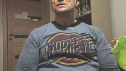 Snapshot of carin_the_body chatting on 11.04.25 Laz online show from 11.04.25