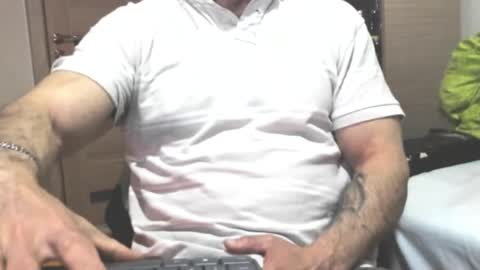 Snapshot of carin_the_body chatting on 11.06.25 Laz online show from 11.06.25