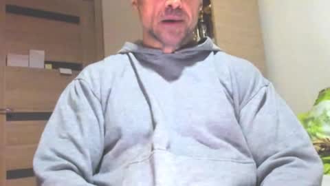 Snapshot of carin_the_body chatting on 11.09.25 Laz online show from 11.09.25