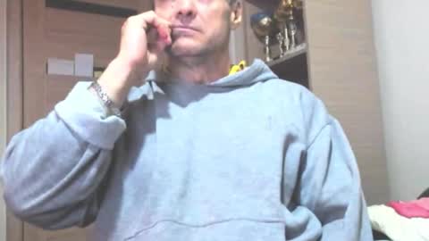 Snapshot of carin_the_body chatting on 11.19.25 Laz online show from 11.19.25