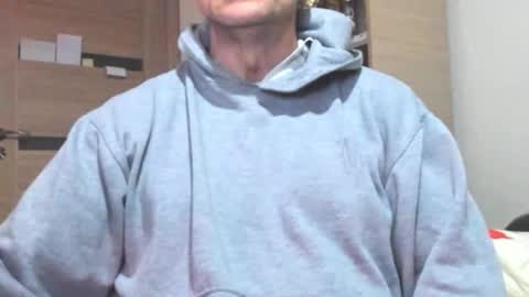 Snapshot of carin_the_body chatting on 11.23.25 Laz online show from 11.23.25