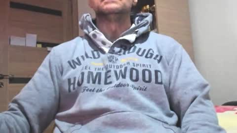 Snapshot of carin_the_body chatting on 12.01.25 Laz online show from 12.01.25