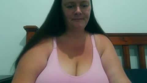 carinabro10 online show from 11.30.25