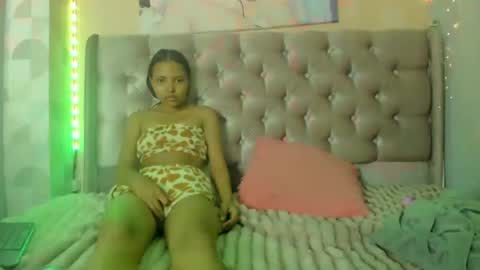 Snapshot of carla_camila chatting on 06.20.26 Carla y Camila online show from 06.20.26