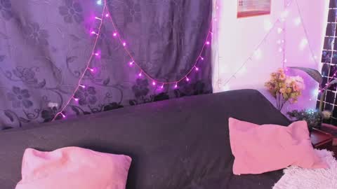 Snapshot of carla_smith__ chatting on 02.09.25 Carla online show from 02.09.25