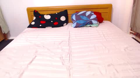 Snapshot of carlasweet00 chatting on 11.24.25 carlasweet00 online show from 11.24.25