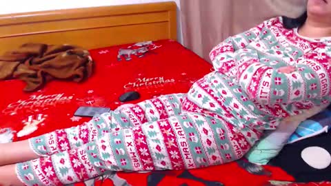 Snapshot of carlasweet00 chatting on 12.15.25 carlasweet00 online show from 12.15.25