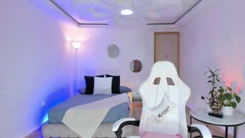 Alejandra online show from 04.28.26