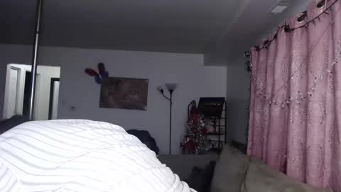 Snapshot of carliecreams chatting on 01.07.25 Carlie online show from 01.07.25