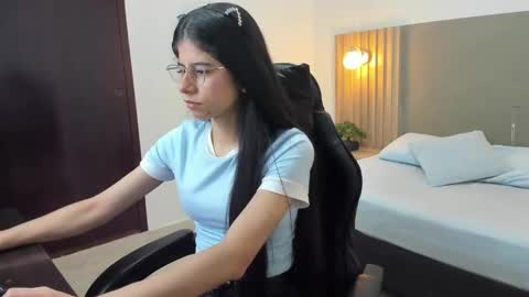 Snapshot of carlina_15 chatting on 09.09.25 C A R L I N A online show from 09.09.25