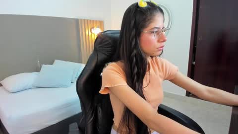 Snapshot of carlina_15 chatting on 09.20.25 C A R L I N A online show from 09.20.25