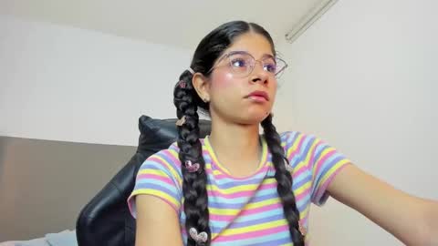 Snapshot of carlina_15 chatting on 09.23.25 C A R L I N A online show from 09.23.25