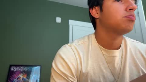 Snapshot of carlosjosecb1 chatting on 09.11.25 carlos online show from 09.11.25