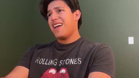 Snapshot of carlosjosecb1 chatting on 10.16.25 carlos online show from 10.16.25