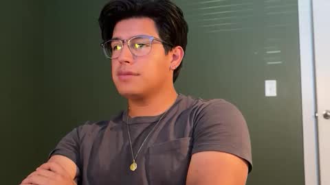 Snapshot of carlosjosecb1 chatting on 10.29.25 carlos online show from 10.29.25