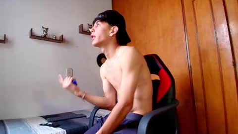 Snapshot of carloz_perez chatting on 09.17.25 carloz_perez online show from 09.17.25