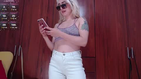 Snapshot of carly_grasso chatting on 02.19.25 carly grasso online show from 02.19.25