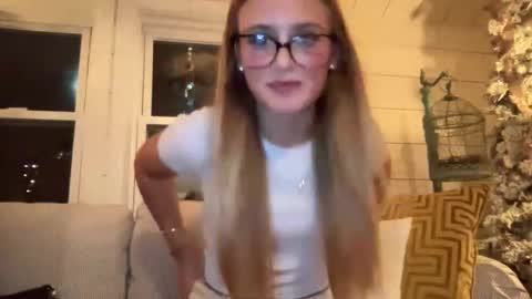 Carly Bora online show from 11.06.25