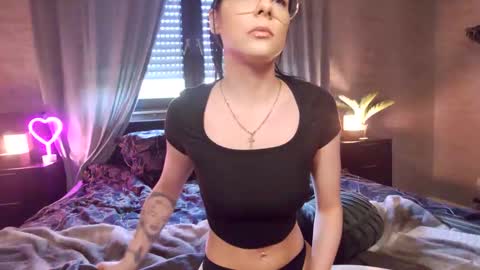 Snapshot of carmen_monroe chatting on 10.27.25 Luci online show from 10.27.25