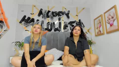 Snapshot of caro_danna chatting on 10.09.25 Caroline online show from 10.09.25