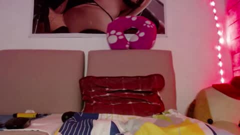 Snapshot of caro_milf_ chatting on 12.25.24 Caro milf online show from 12.25.24