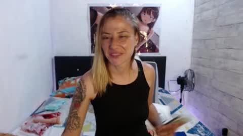 Snapshot of caro_milf_ chatting on 02.26.25 Caro milf online show from 02.26.25