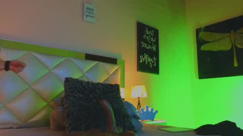 Snapshot of caro_zapata chatting on 12.04.24 Carolina online show from 12.04.24