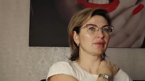 CaroJhones online show from 02.10.25